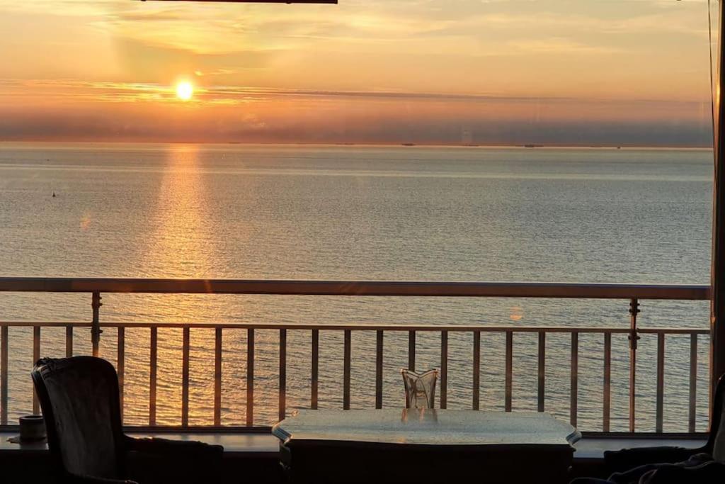 The Sea & View - Parking Optional
